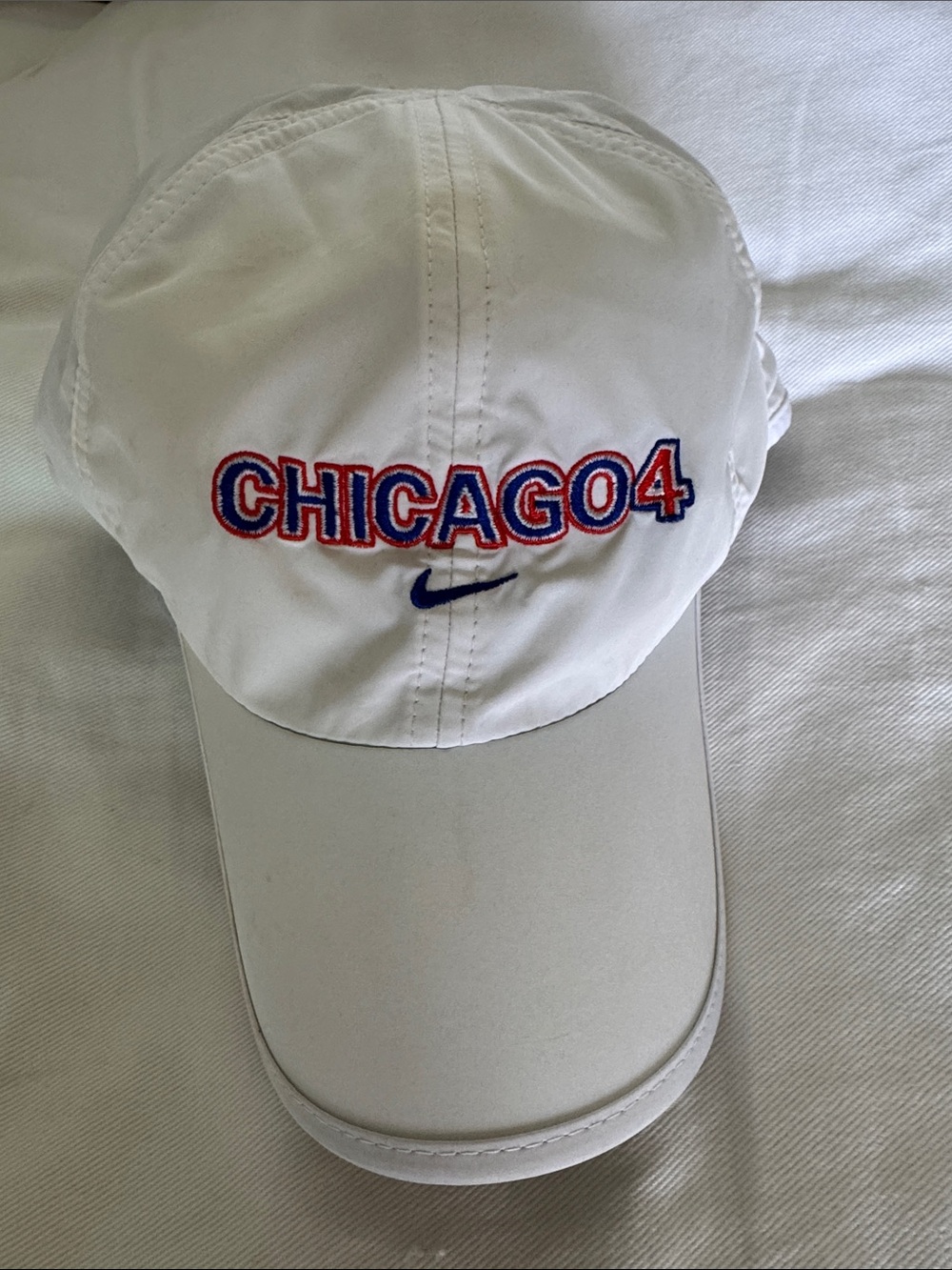 RARE! Nike Dri-Fit Chicago Marathon White Baseball Cap with CHICAGO04 Embroidery